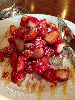 共働学舎さんのホエイジャムのタルトに音更町のブルームさんのイチゴをた〜〜〜っぷり！！@サレ・ポワヴレ・ウノさん